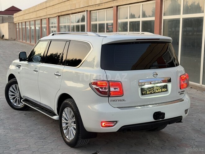 Nissan Patrol 2011, 161,800 km - 5.6 l - Sumqayıt