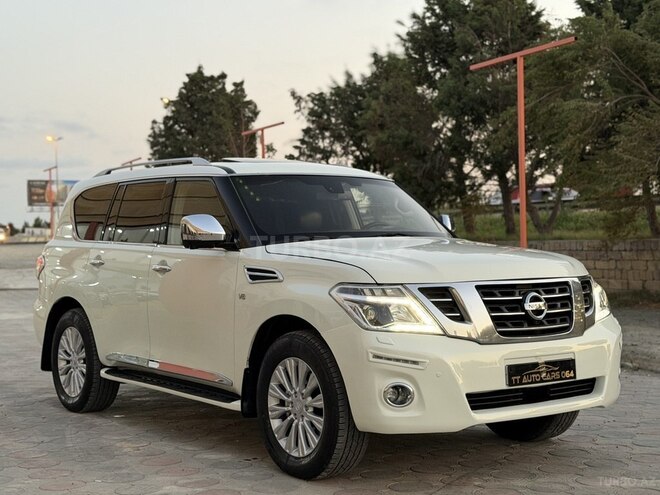 Nissan Patrol 2011, 161,800 km - 5.6 l - Sumqayıt