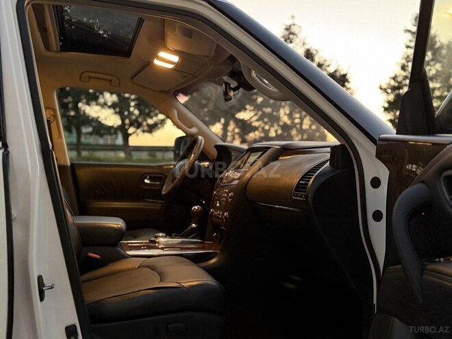 Nissan Patrol 2011, 161,800 km - 5.6 l - Sumqayıt