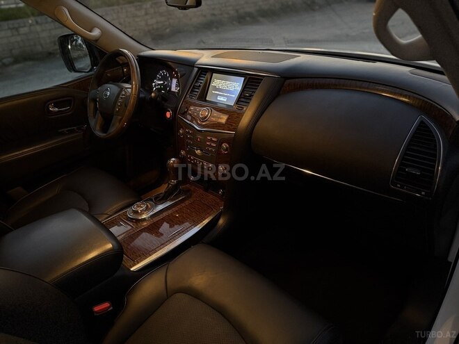 Nissan Patrol 2011, 161,800 km - 5.6 l - Sumqayıt