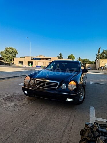 Mercedes E 220 1999, 413,481 km - 2.2 l - Salyan