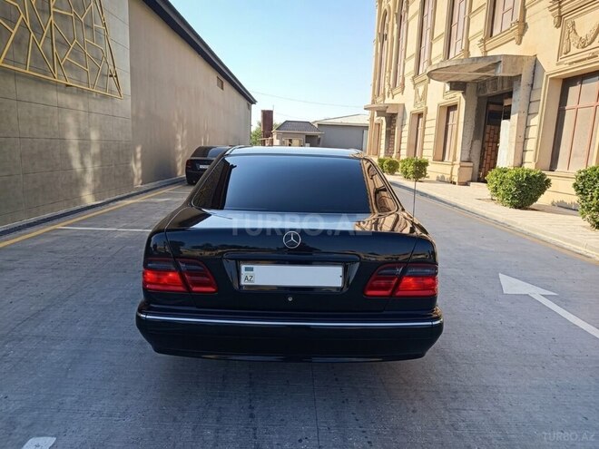 Mercedes E 220 1999, 413,481 km - 2.2 l - Salyan