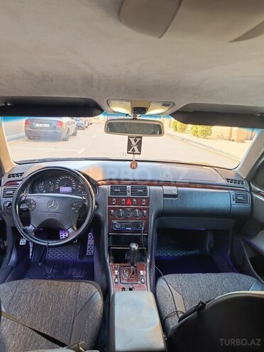 Mercedes E 220 1999, 413,481 km - 2.2 l - Salyan