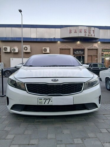 Kia Forte 2017, 170,000 km - 2.0 l - Salyan