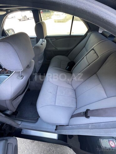 Mercedes E 280 2001, 356,000 km - 2.8 l - Xırdalan