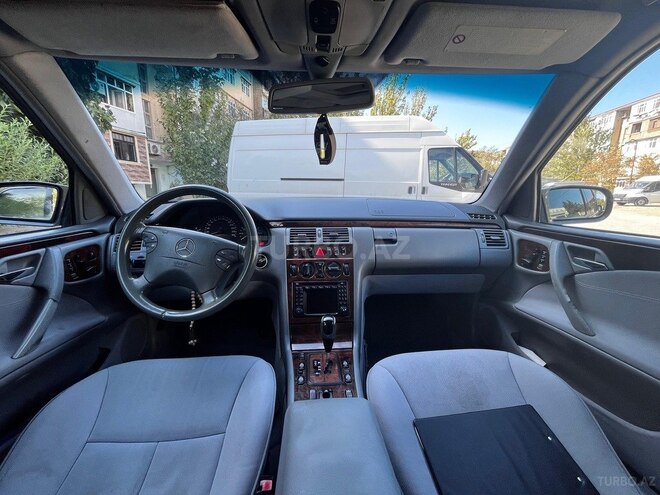 Mercedes E 280 2001, 356,000 km - 2.8 l - Xırdalan