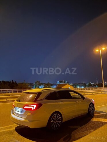 Opel Astra 2016, 204,000 km - 1.6 л - Bakı