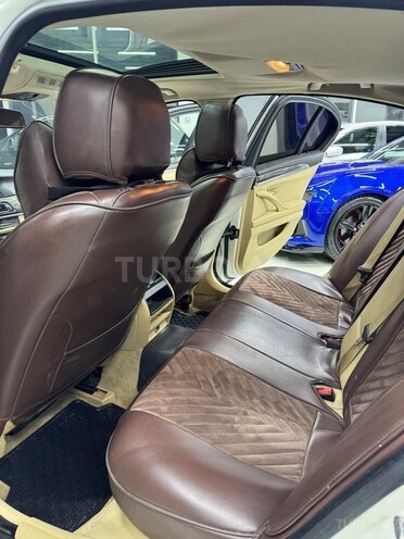 BMW 525 2011, 255,000 km - 2.0 л - Bakı