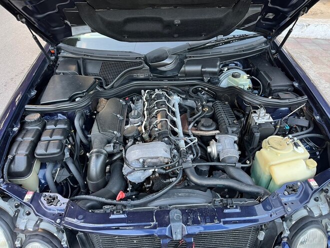 Mercedes E 270 2000, 296,000 km - 2.7 л - Bakı