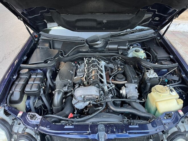 Mercedes E 270 2000, 296,000 km - 2.7 л - Bakı