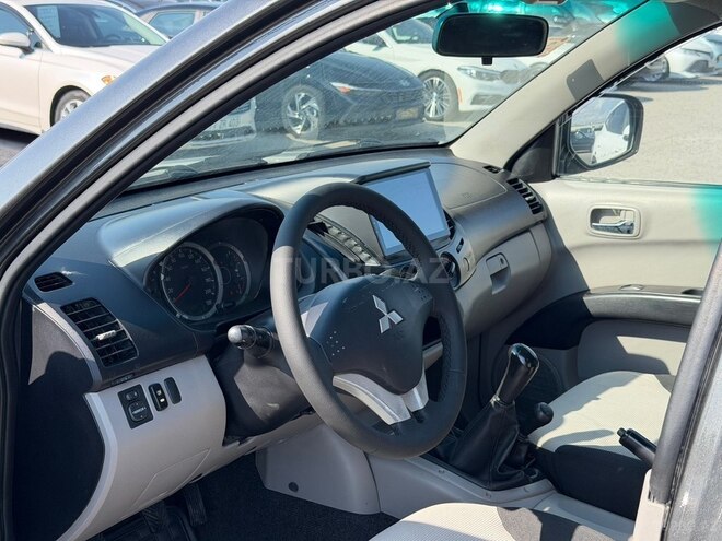 Mitsubishi L200 2011, 198,500 km - 2.5 л - Bakı