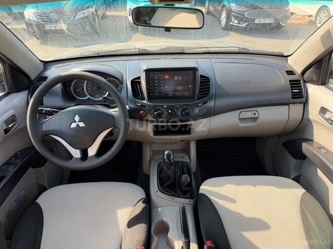 Mitsubishi L200 2011, 198,500 km - 2.5 л - Bakı