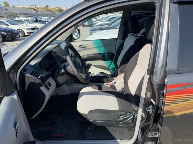Mitsubishi L200 2011, 198,500 km - 2.5 л - Bakı