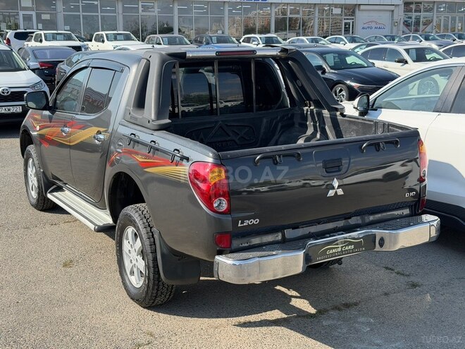 Mitsubishi L200 2011, 198,500 km - 2.5 л - Bakı