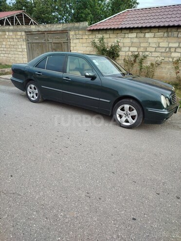 Mercedes E 320 2000, 444,000 km - 3.2 l - Quba