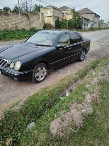 Mercedes E 320 2000, 444,000 km - 3.2 l - Quba