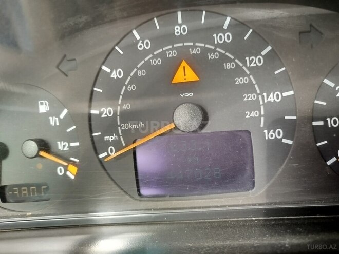 Mercedes E 320 2000, 444,000 km - 3.2 l - Quba