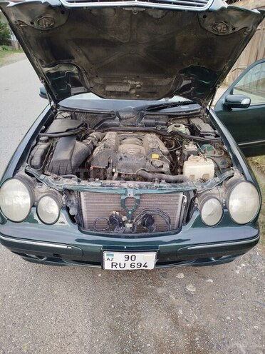 Mercedes E 320 2000, 444,000 km - 3.2 l - Quba