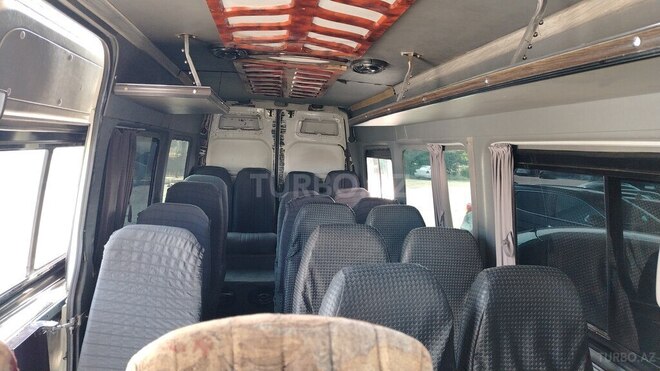 Volkswagen Crafter 2008, 666,000 km - 3.2 l - Yevlax