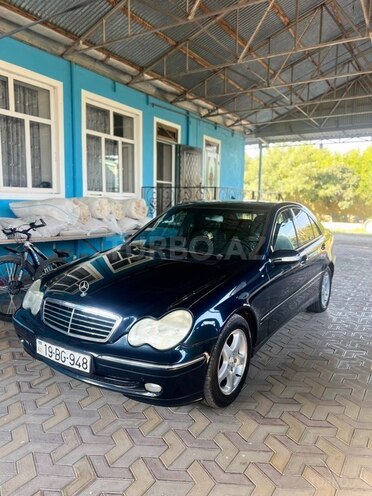 Mercedes C 200 2002, 329,001 km - 2.0 l - Füzuli