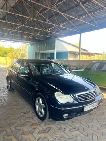 Mercedes C 200 2002, 329,001 km - 2.0 l - Füzuli