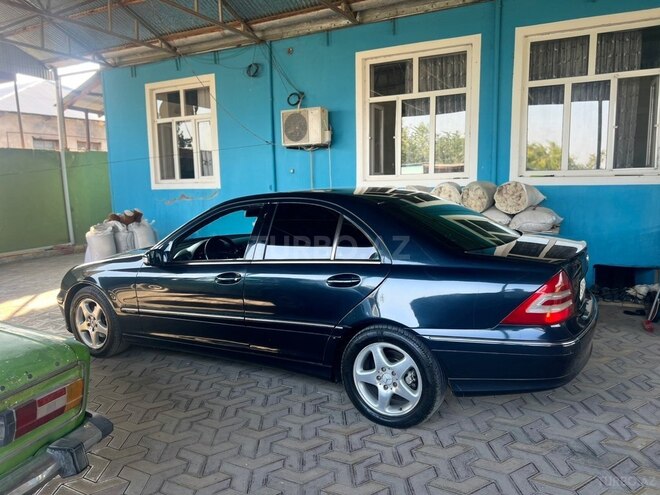 Mercedes C 200 2002, 329,001 km - 2.0 l - Füzuli