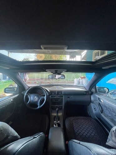 Mercedes C 200 2002, 329,001 km - 2.0 l - Füzuli