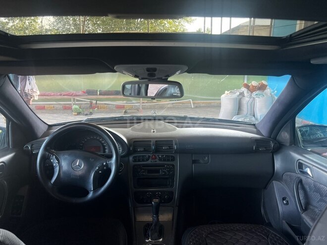 Mercedes C 200 2002, 329,001 km - 2.0 l - Füzuli