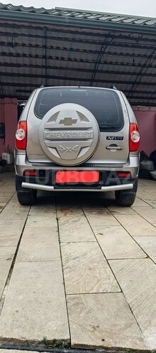 Chevrolet Niva 2009, 630,000 km - 1.7 l - Qusar