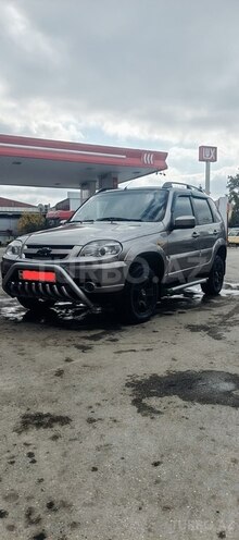 Chevrolet Niva 2009, 630,000 km - 1.7 l - Qusar