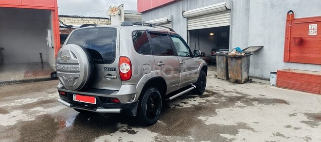 Chevrolet Niva 2009, 630,000 km - 1.7 l - Qusar