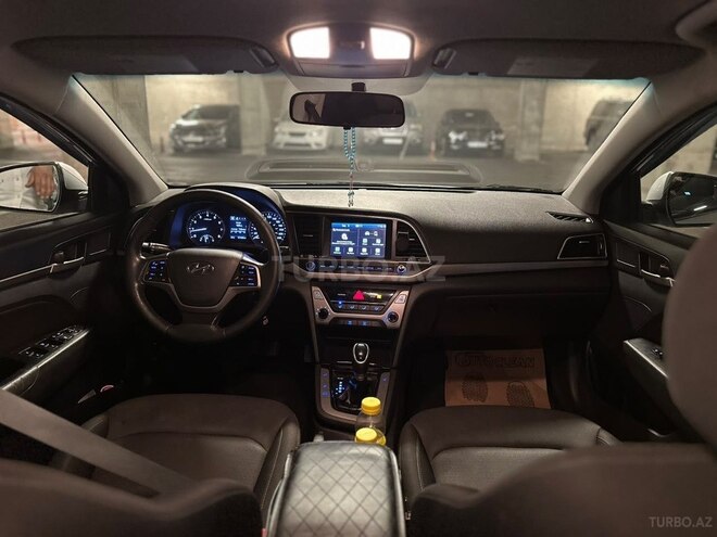 Hyundai Elantra 2018, 140,000 km - 2.0 l - Bakı