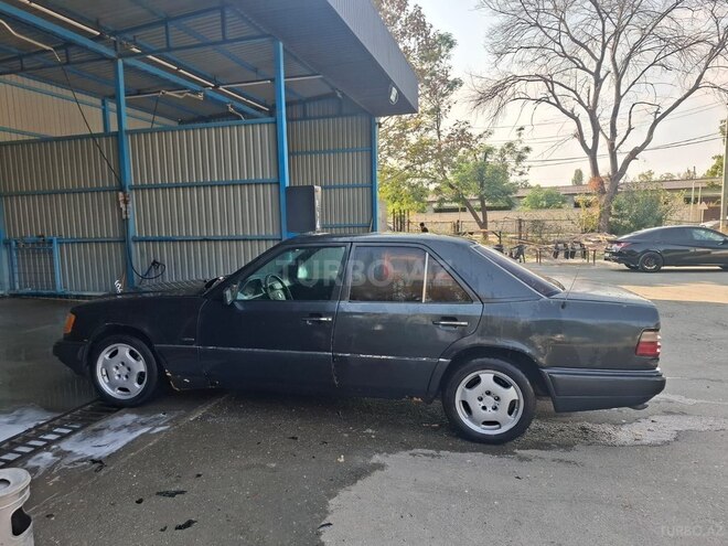 Mercedes E 220 1994, 356,000 km - 2.2 l - Mingəçevir