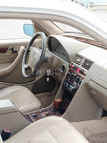 Mercedes C 230 1998, 183,500 km - 2.3 л - Quba