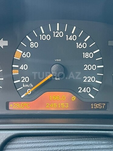 Mercedes E 240 1998, 245,153 km - 2.4 l - Bakı