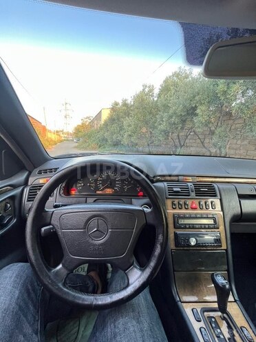 Mercedes E 240 1998, 245,153 km - 2.4 l - Bakı