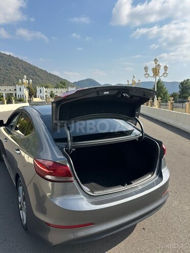 Hyundai Elantra 2017, 210,824 km - 2.0 l - Qəbələ