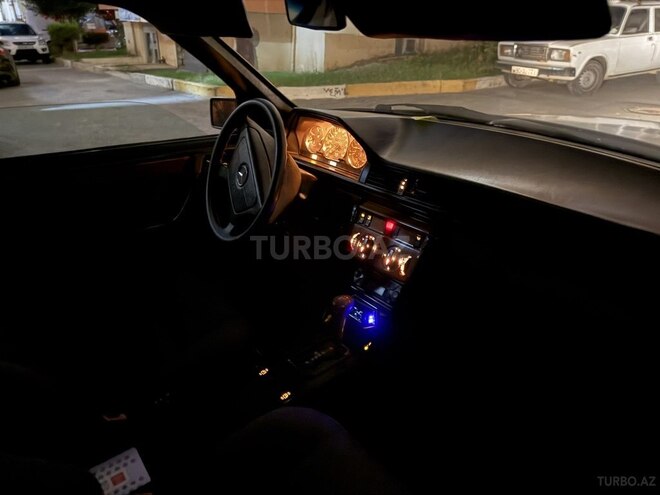 Mercedes E 200 1993, 71,000 km - 2.0 l - Bakı