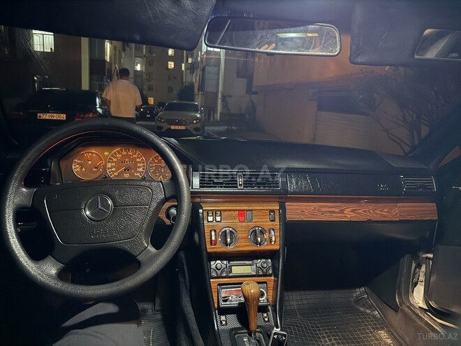 Mercedes E 200 1993, 71,000 km - 2.0 l - Bakı
