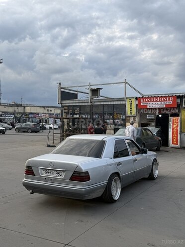 Mercedes E 200 1993, 71,000 km - 2.0 l - Bakı