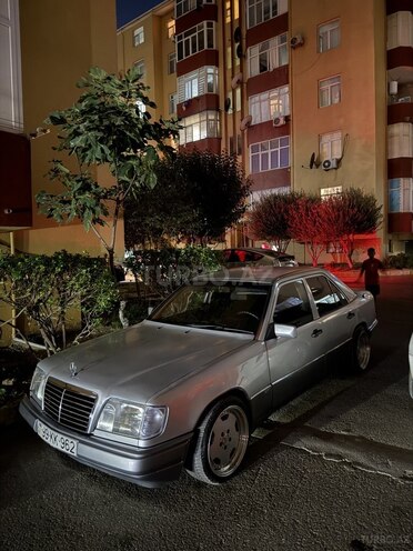 Mercedes E 200 1993, 71,000 km - 2.0 l - Bakı
