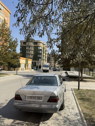 Mercedes E 200 1993, 71,000 km - 2.0 l - Bakı