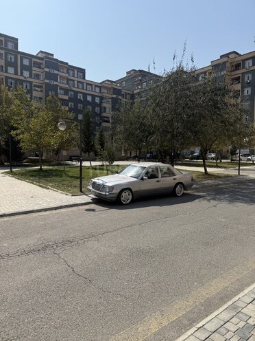 Mercedes E 200 1993, 71,000 km - 2.0 l - Bakı