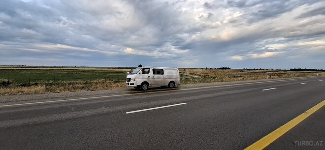 Nissan Urvan 2007, 359,800 km - 3.0 l - Bakı