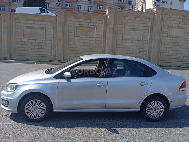 Volkswagen Polo 2018, 260,000 km - 1.6 l - Bakı
