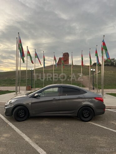 Hyundai Accent 2011, 330,000 km - 1.6 l - Bakı