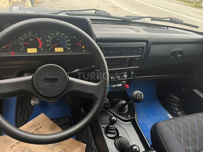 LADA (VAZ) Niva 2015, 148,000 km - 1.7 л - 