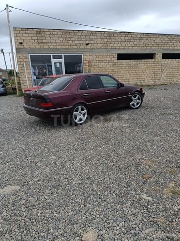 Mercedes C 240 1998, 420,000 km - 2.4 l - Quba