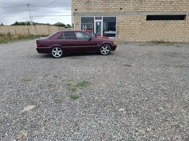 Mercedes C 240 1998, 420,000 km - 2.4 l - Quba