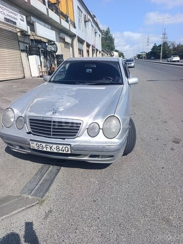 Mercedes E 220 2001, 486,800 km - 2.2 l - Bakı